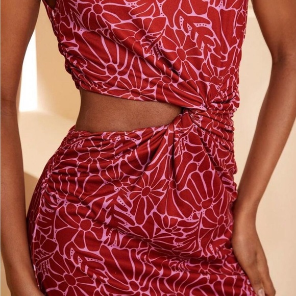 Elegant Red Cutout Maxi Dress - Picture 5 of 7